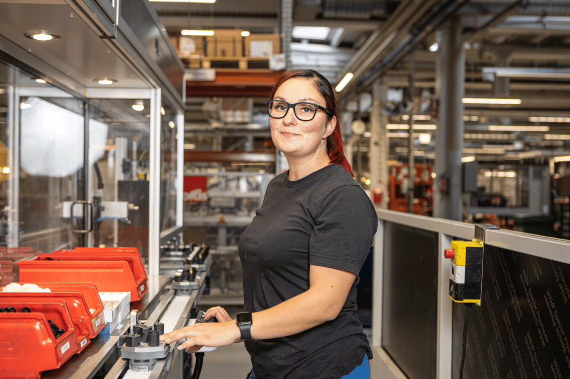 Assembly-line-woman