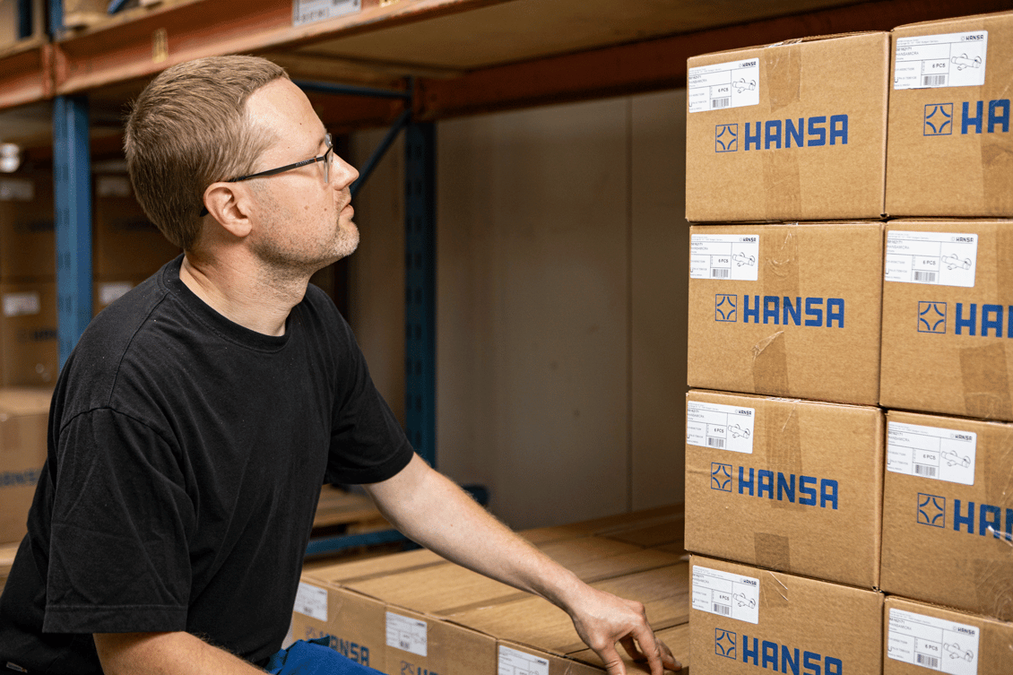warehouse-HANSA-boxes